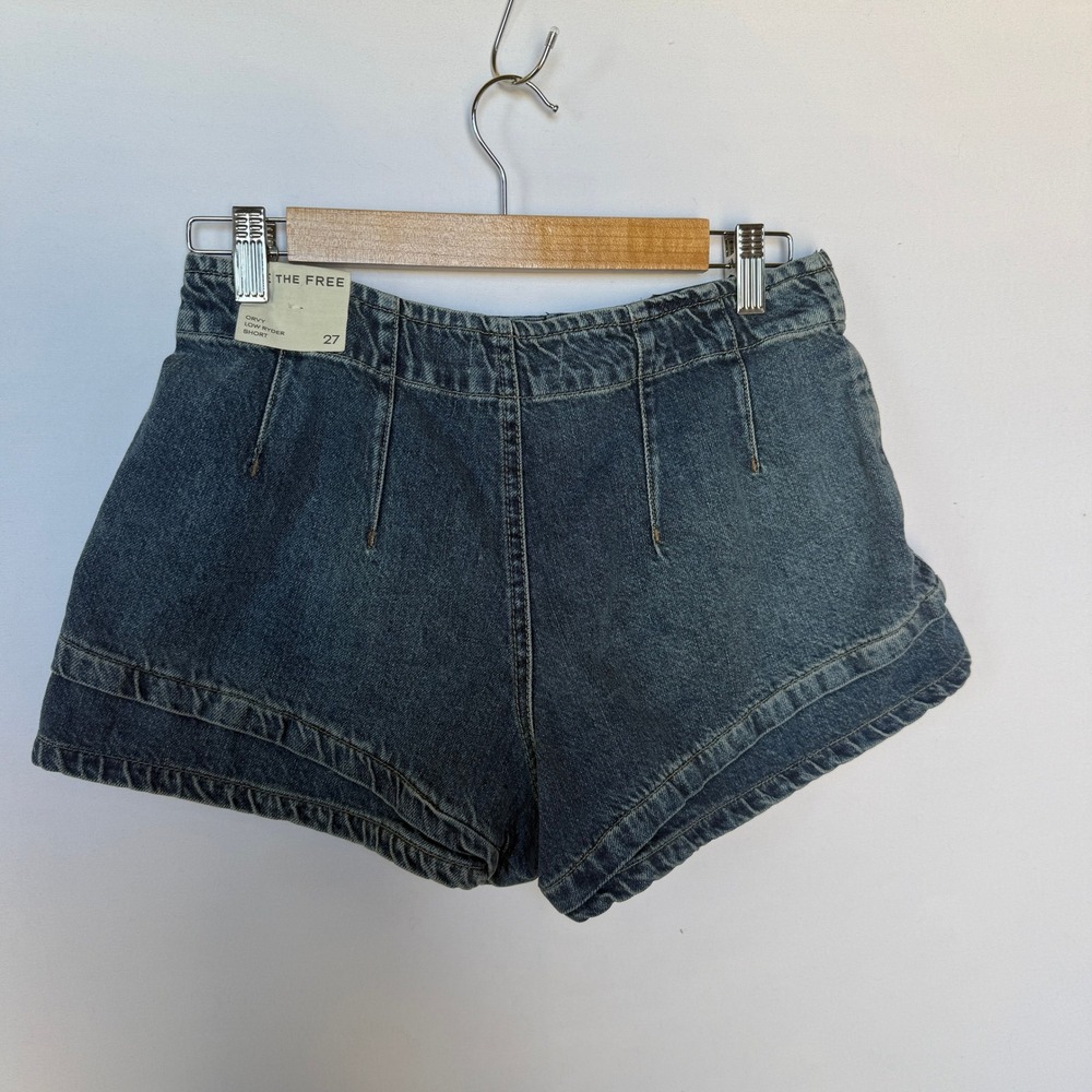 Free People We The Free CRVY Low Ryder Denim Shorts Women's Size 27 Blue Pleated - Picture 8 of 9